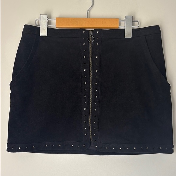 American Eagle 🦅 Black Suede “feels” High waist Studded Women's Skirt size 10 - Picture 1 of 8